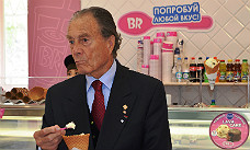 Граф Петр Шереметев посетил павильон "Мороженое" на ВДНХ