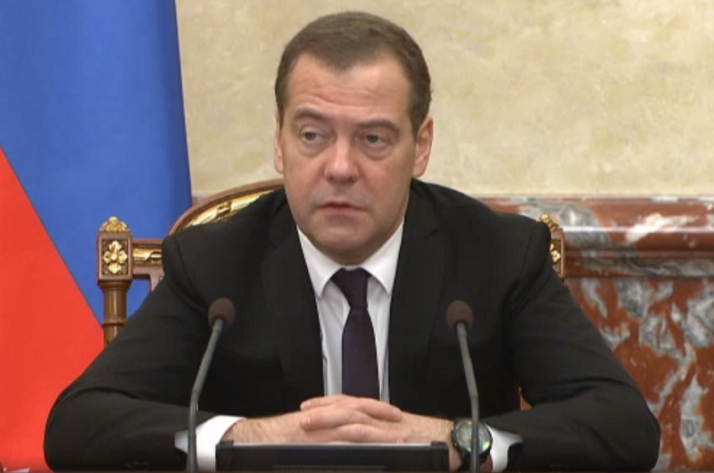 Медведев разрешил онлайн-продажу ювелирных изделий